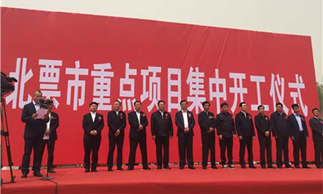 中慶建設集團李洪宇代表企業(yè)講話_副本.jpg 中慶建設集團李洪宇代表企業(yè)講話_副本.jpg